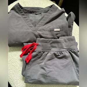 Figs SET Halle Tunic Scrub Top + High Waisted Zamora Jogger Scrub Pants - Size L